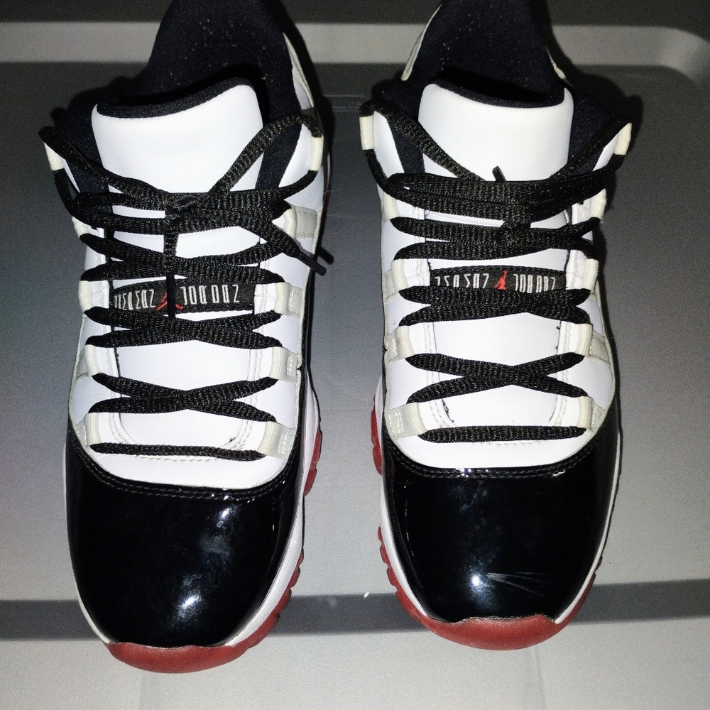 Men's Air Jordan Size 8.5 Authentic